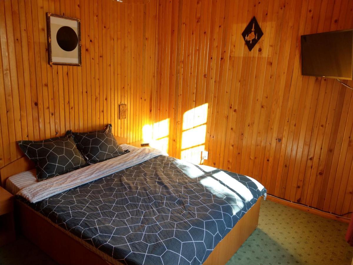 Grandpa'S Hidden Crib, 6 Bedroom, Pet Friendly Sinaia Extérieur photo