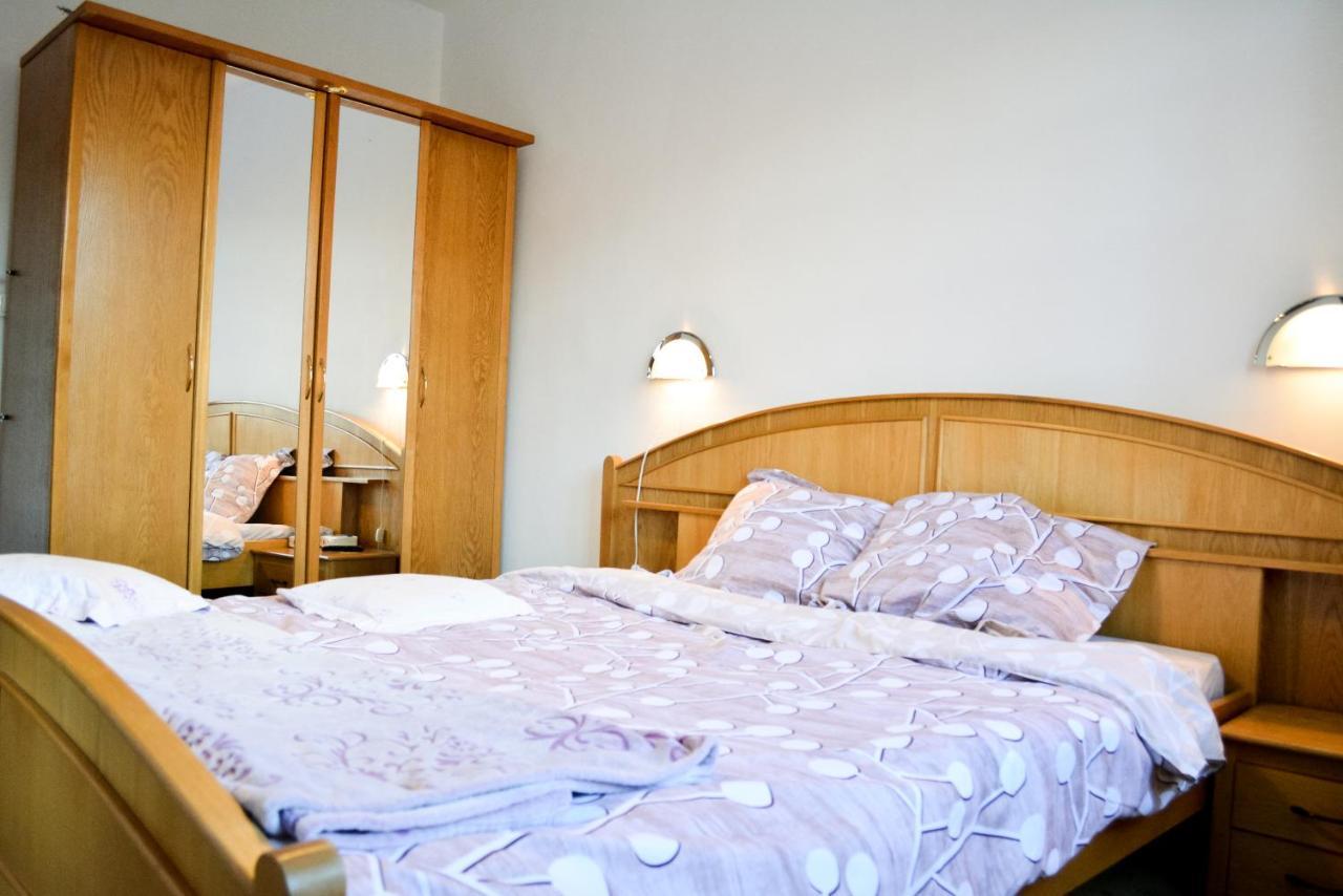 Grandpa'S Hidden Crib, 6 Bedroom, Pet Friendly Sinaia Extérieur photo